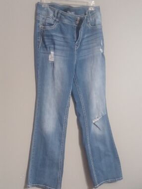 Womens Size 16 Wallflower Distressed Jeans